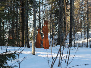 Sculpture “Ces femmes passeurs d’enfants” d’Edith Convert